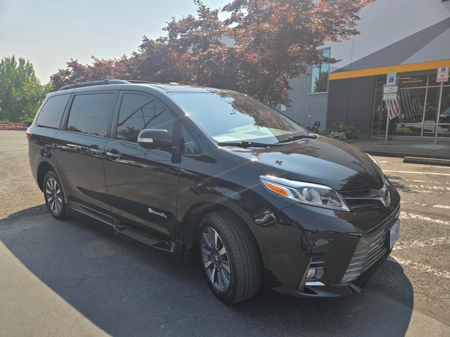 Used 2018 Toyota Sienna Limited Premium - BraunAbility Side Entry In Floor Automatic Ramp