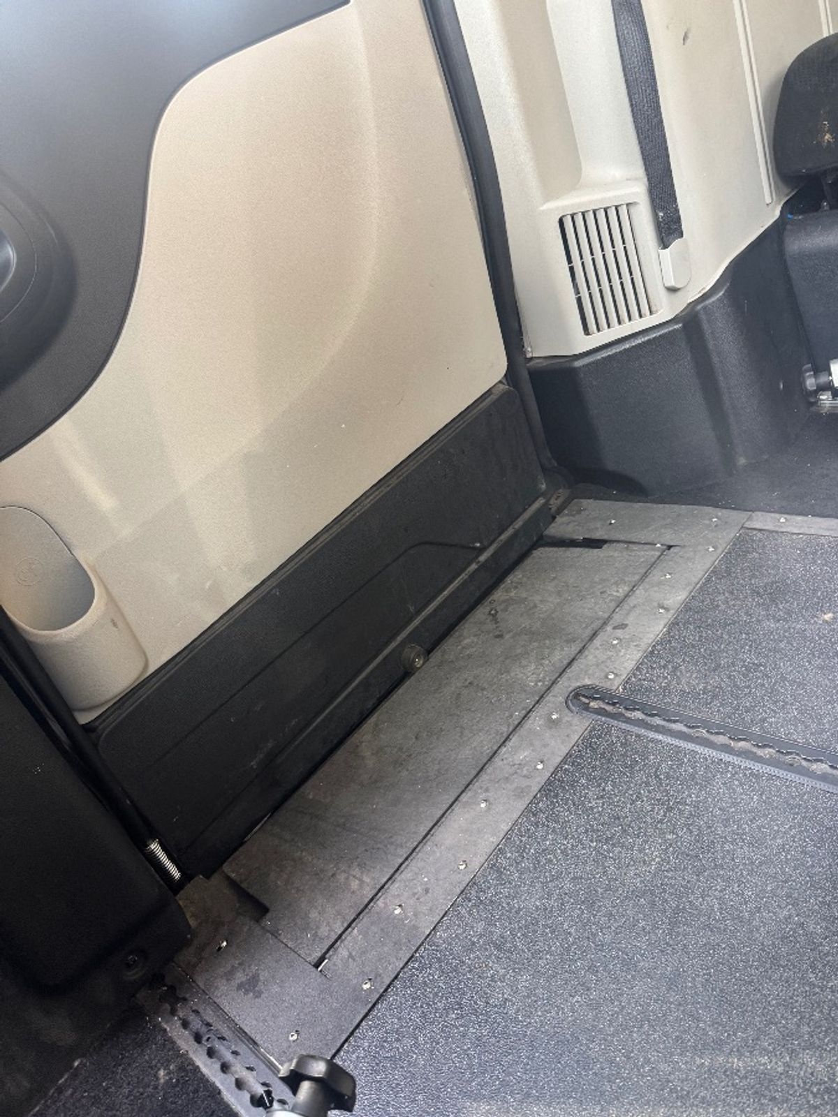 Silver Dodge Grand Caravan image number 13