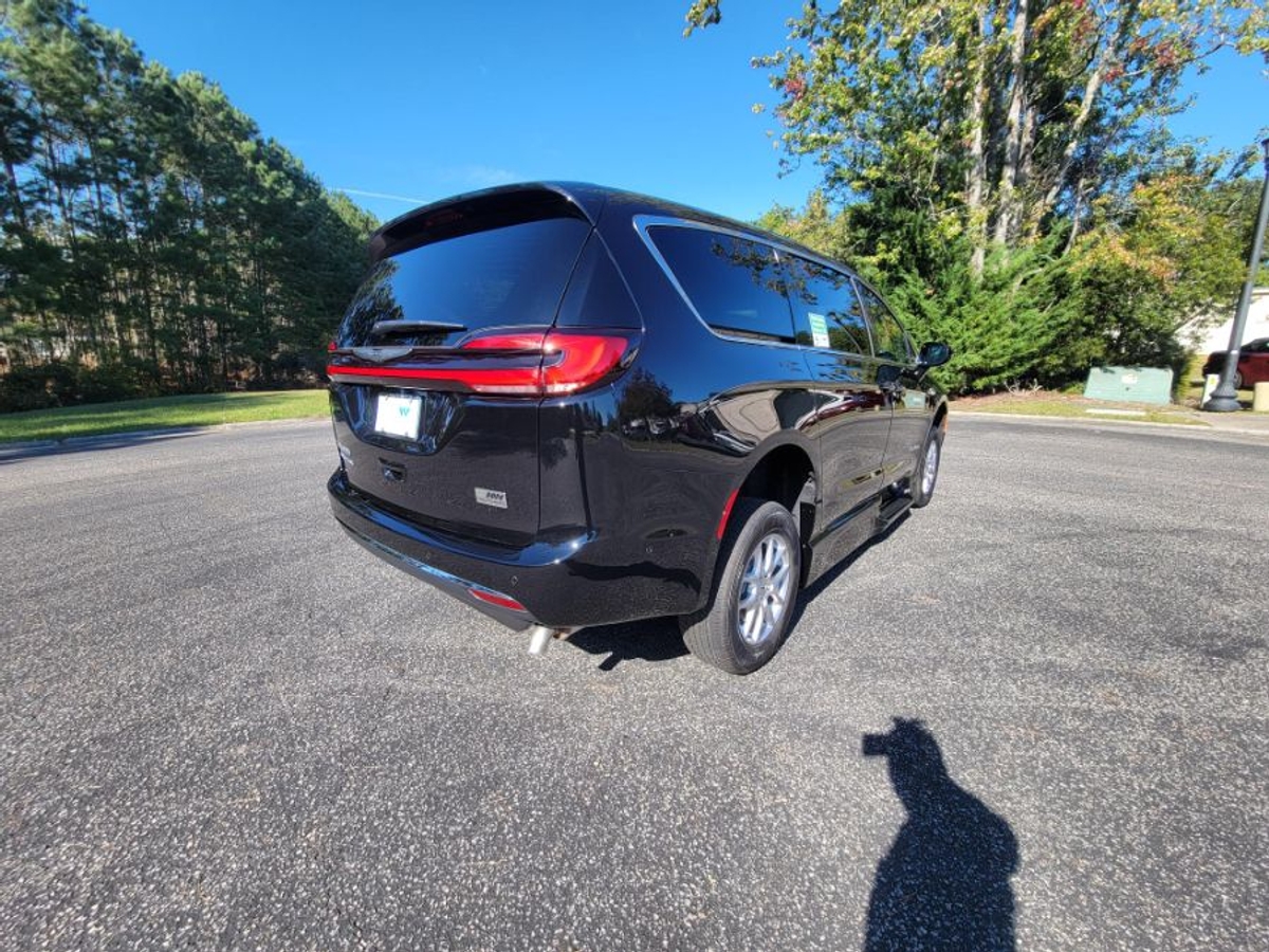 2025 CHRYSLER PACIFICA - Image 4