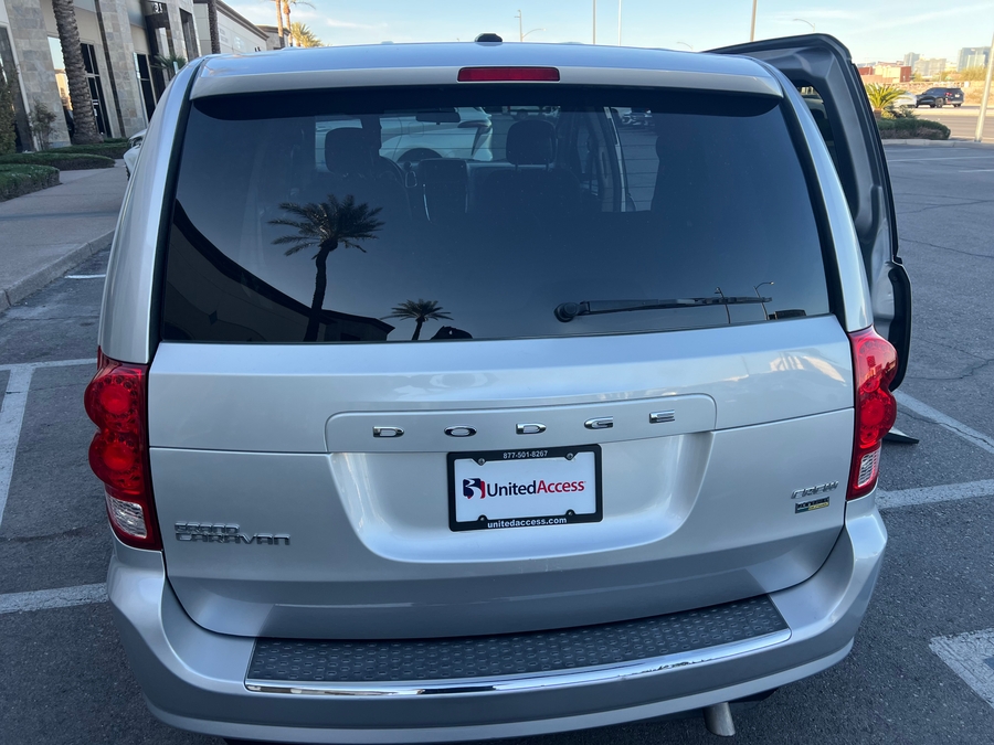 Used 2012 Dodge Grand Caravan SXT - BraunAbility Side Entry Entry Fold Out Automatic Ramp
