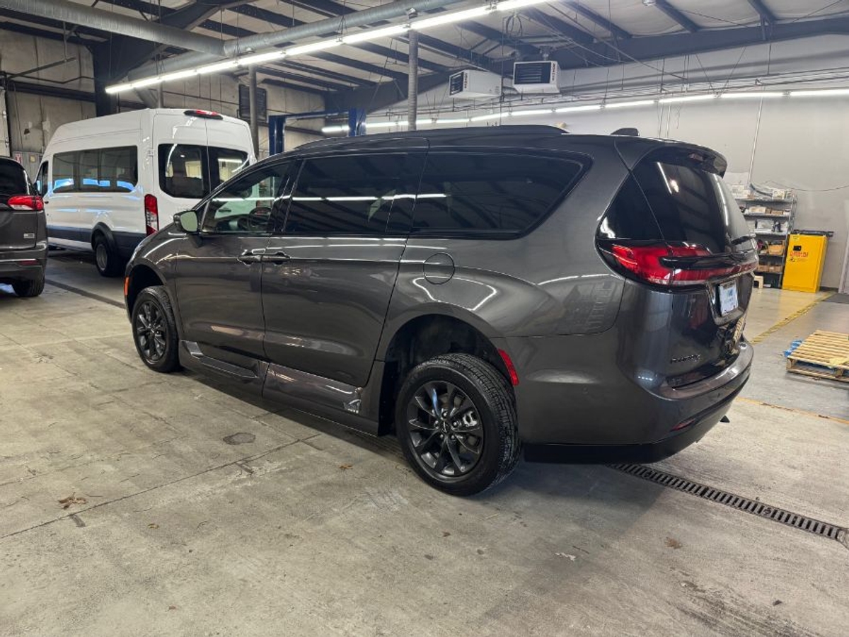 2021 CHRYSLER PACIFICA - Image 8