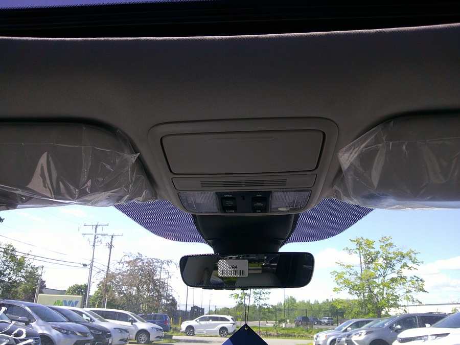 White Honda Odyssey image number 15
