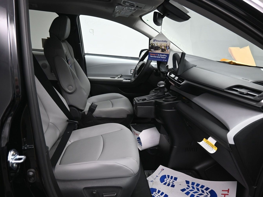 Black Toyota Sienna image number 2