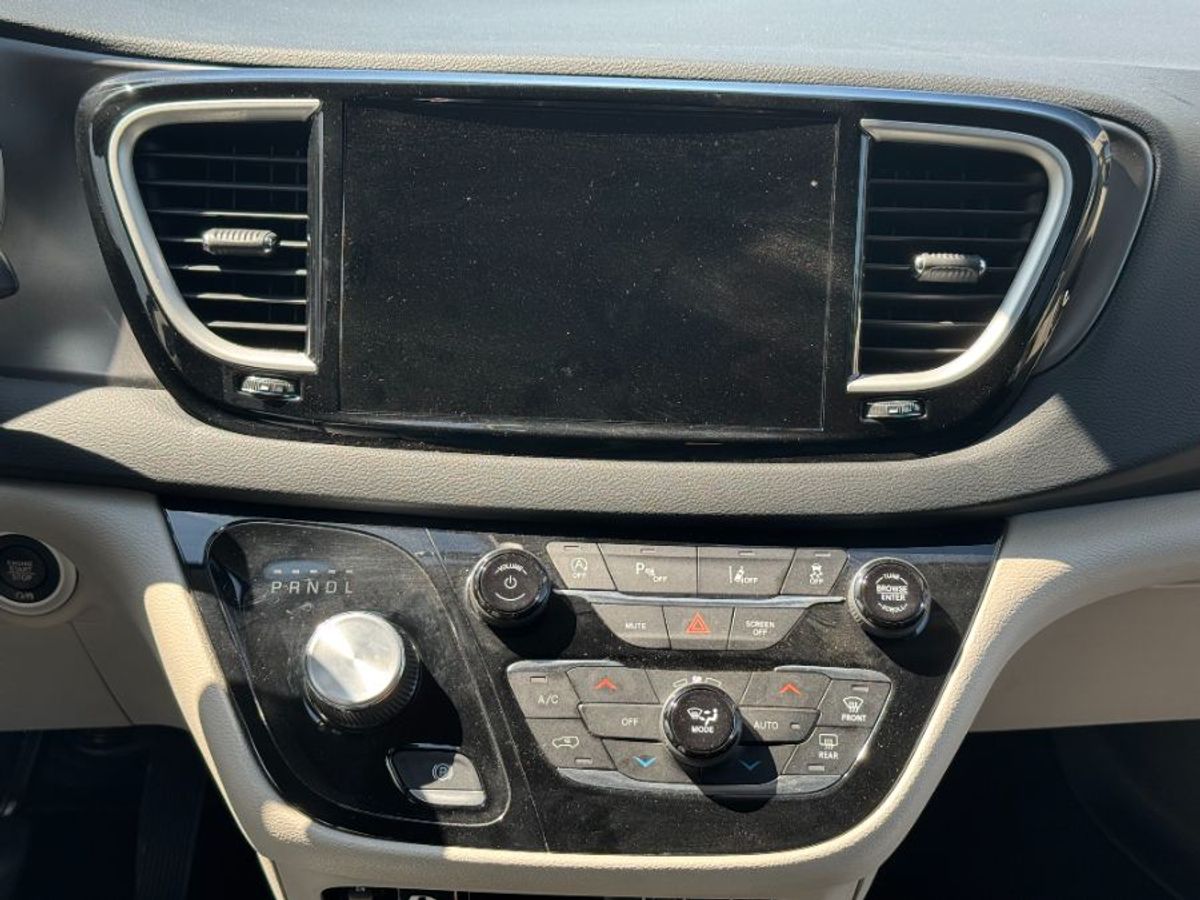 2023 CHRYSLER PACIFICA - Image 17