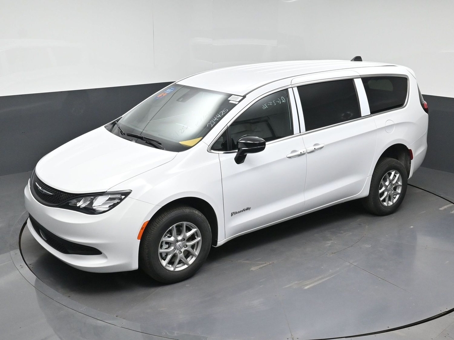 New 2026 Chrysler Voyager LX - BraunAbility Rear Entry Fold Out Manual Ramp
