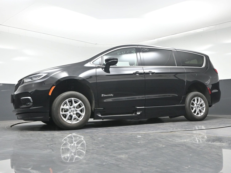 Used 2024 Chrysler Pacifica Touring L - BraunAbility Side Entry In Floor Automatic Ramp