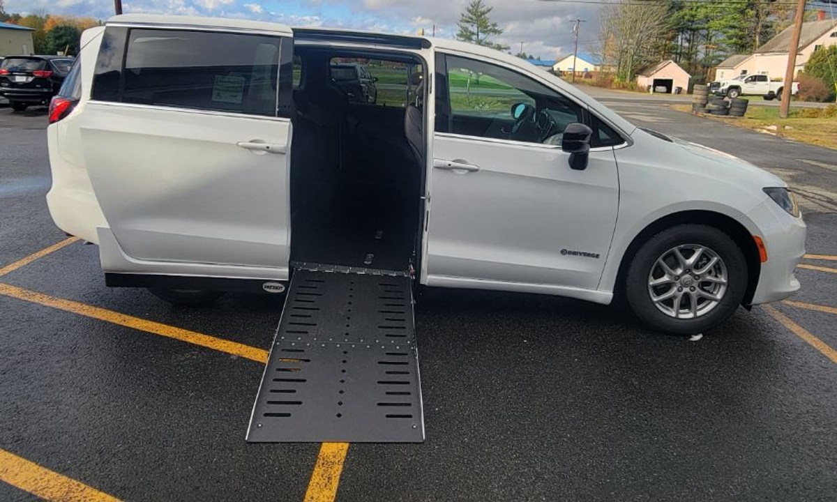 2026 Chrysler Voyager LX photo 2