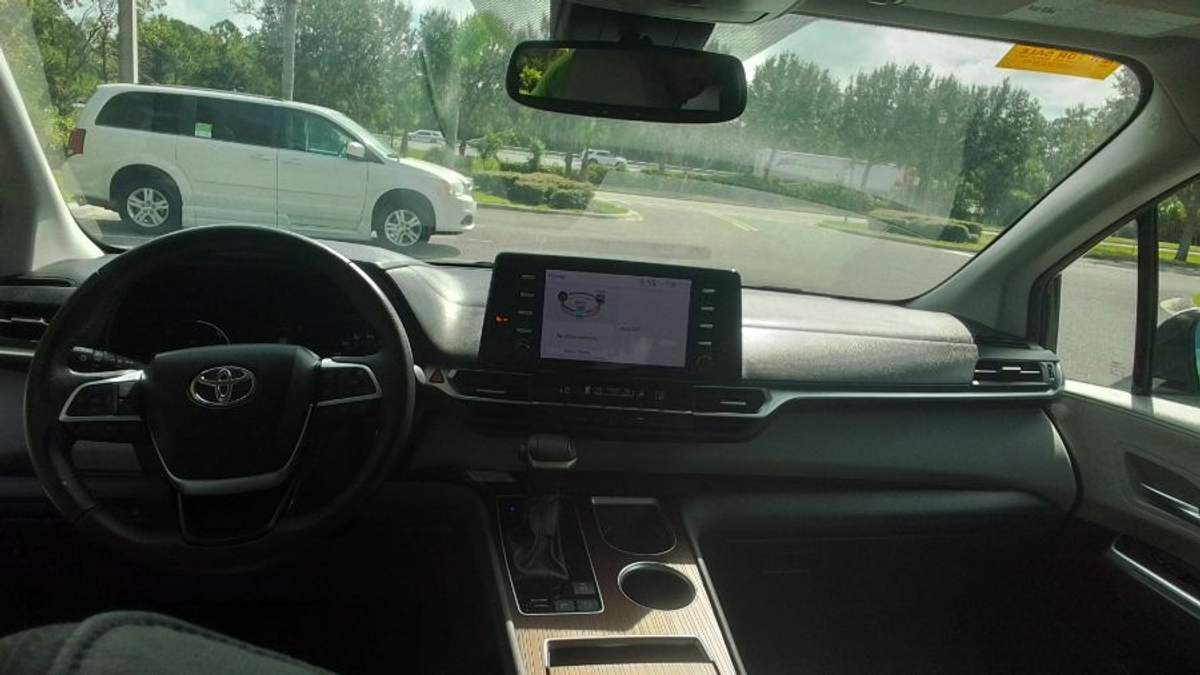 2024 TOYOTA SIENNA - Image 11