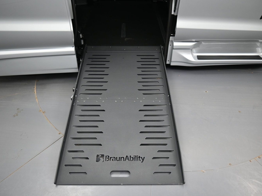 New 2026 Chrysler Pacifica Select Sport - BraunAbility Side Entry Entry Fold Out Automatic Ramp