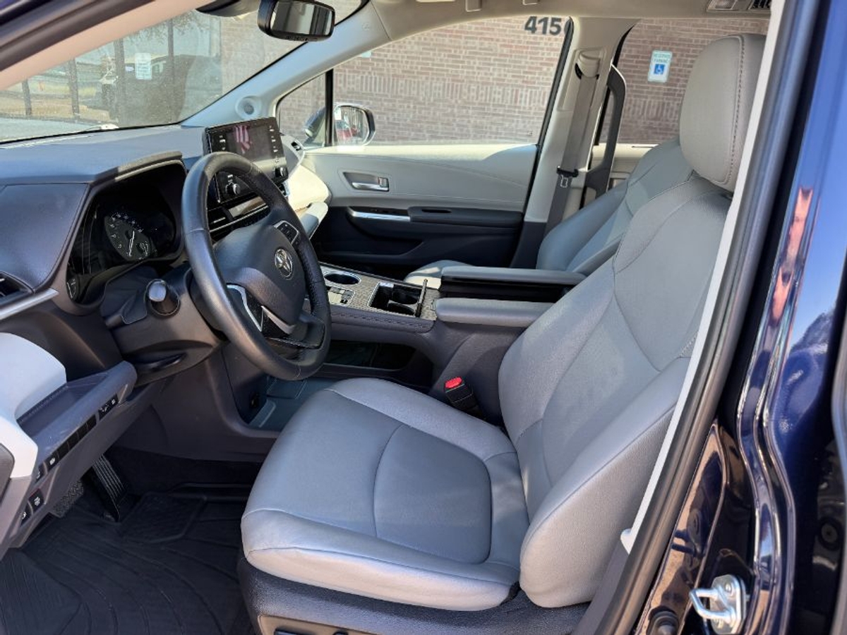 2023 TOYOTA SIENNA - Image 10