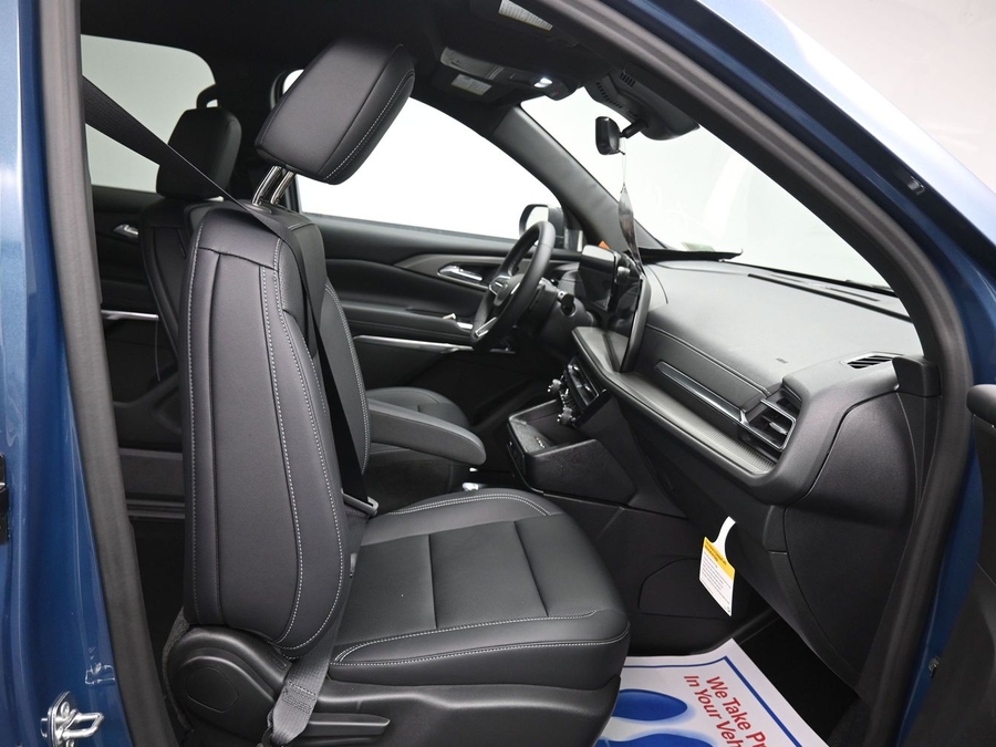 New 2026 Chevrolet Traverse 1LT Midnight - BraunAbility Side Entry In Floor Automatic Ramp