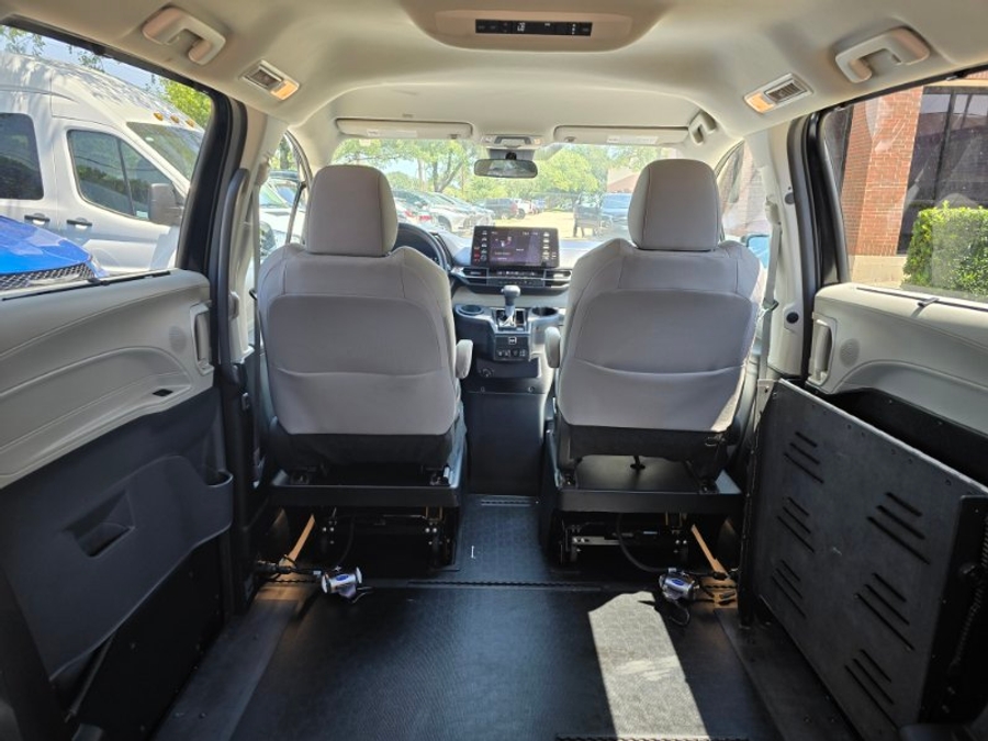 Used 2024 Toyota Sienna Hybrid LE Base - BraunAbility Side Entry Fold Out Automatic Ramp