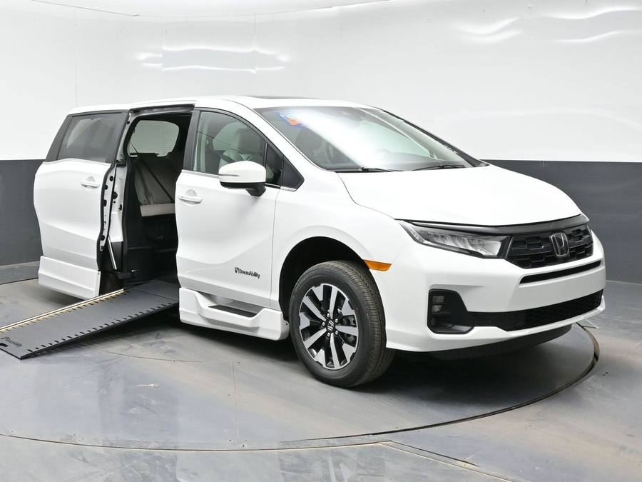 White Honda Odyssey with Side Entry Automatic In Floor ramp