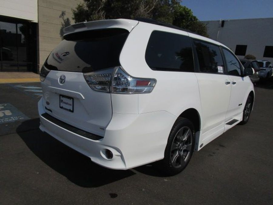 Used 2020 Toyota Sienna SE - BraunAbility Side Entry Entry In Floor Automatic Ramp