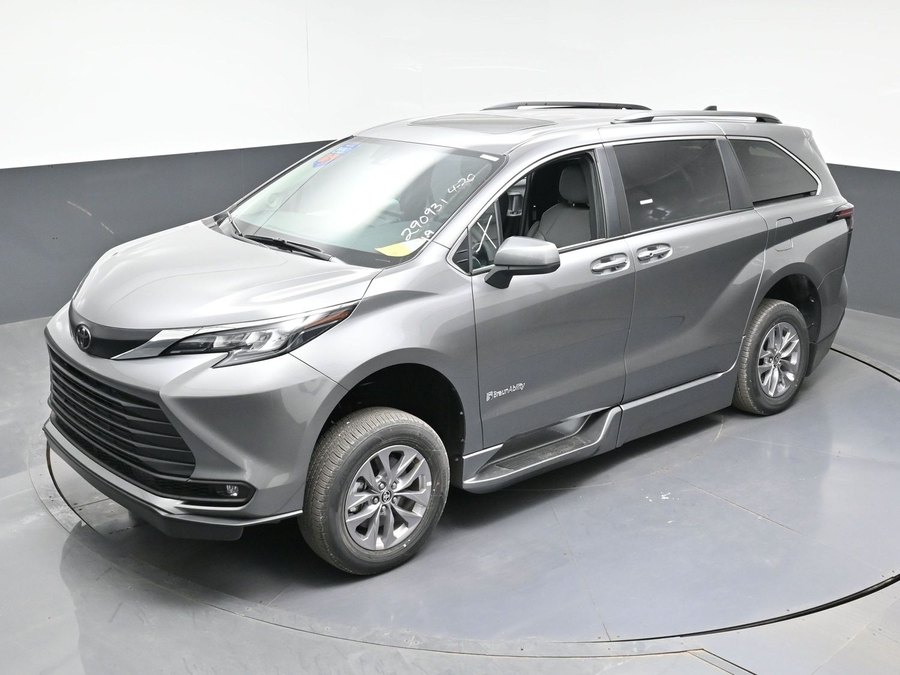 New 2026 Toyota Sienna Hybrid XLE Add - BraunAbility Side Entry Entry Fold Out Automatic Ramp
