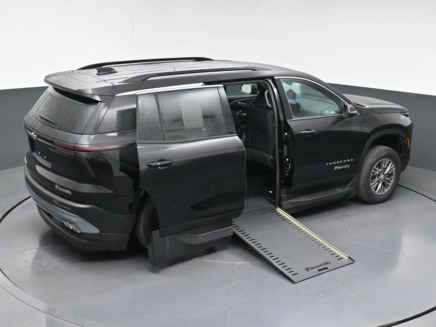 New 2027 Chevrolet Traverse 1LT - BraunAbility Side Entry In Floor Automatic Ramp