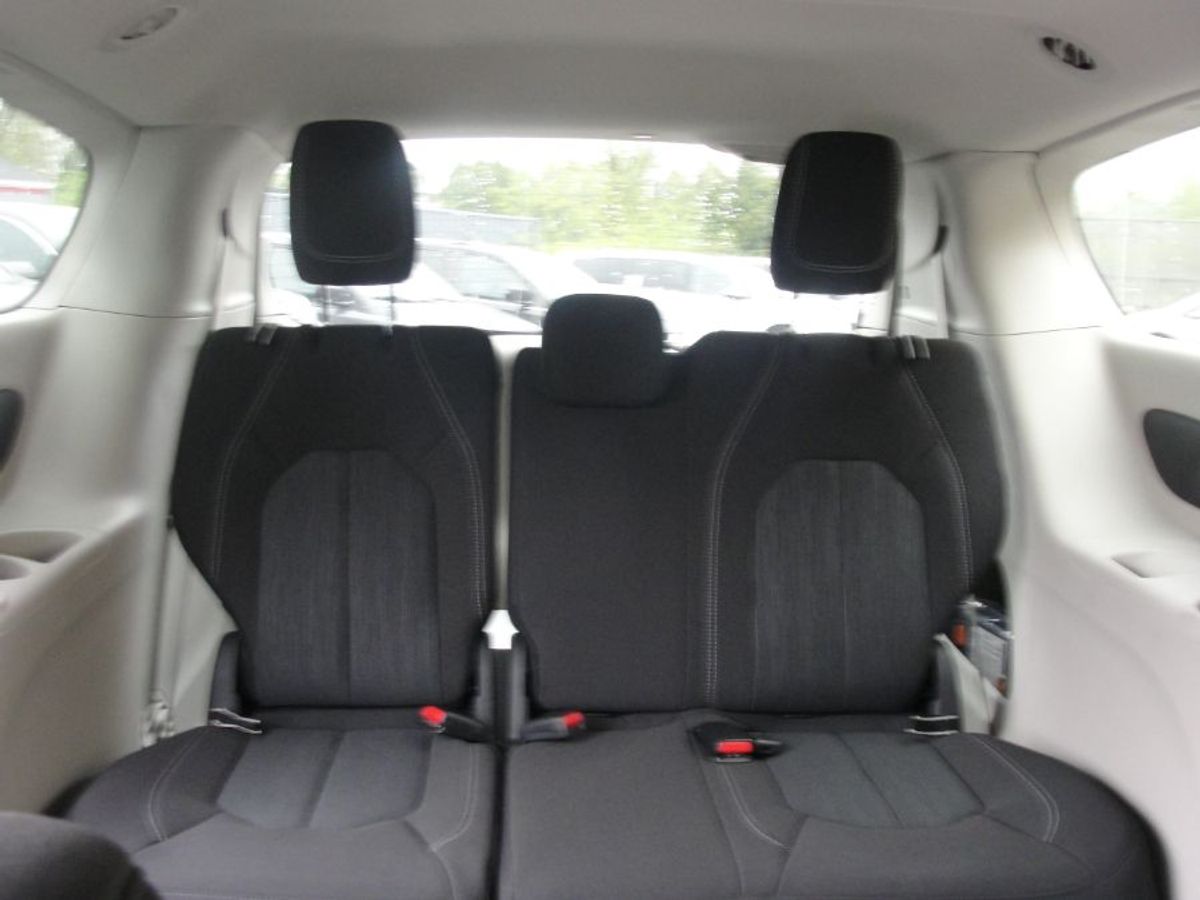 2024 CHRYSLER VOYAGER - Image 8