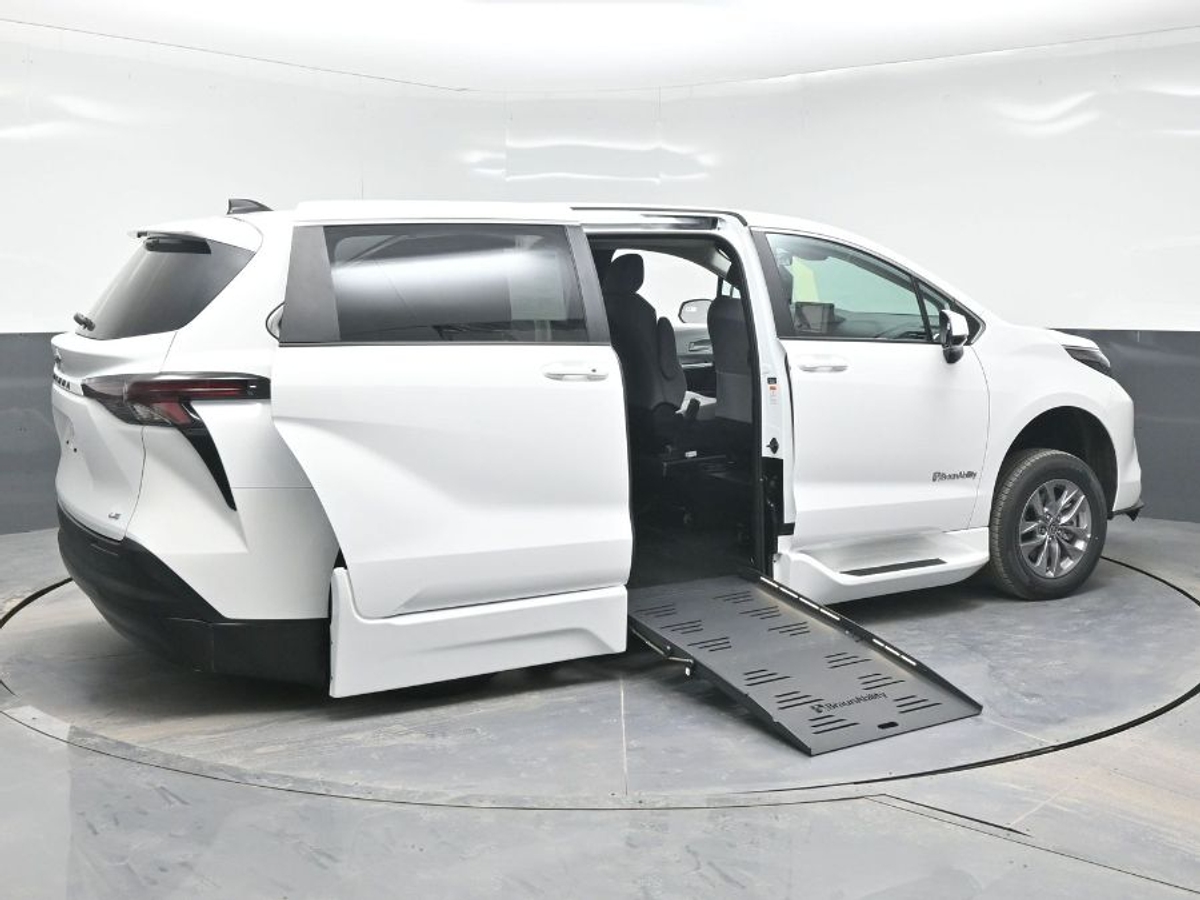 2025 TOYOTA SIENNA - Image 5