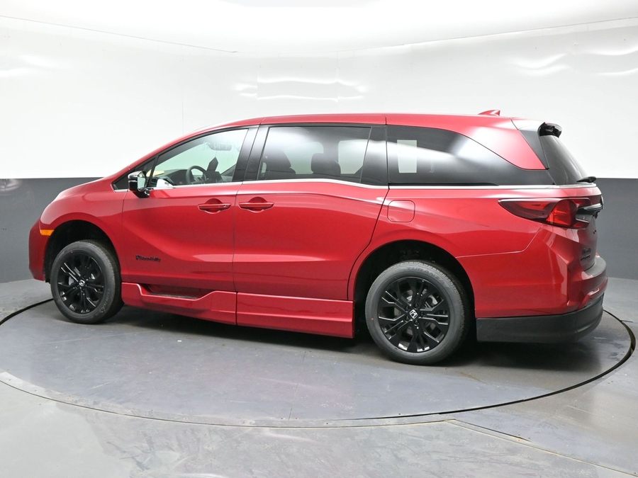 Red Honda Odyssey image number 7