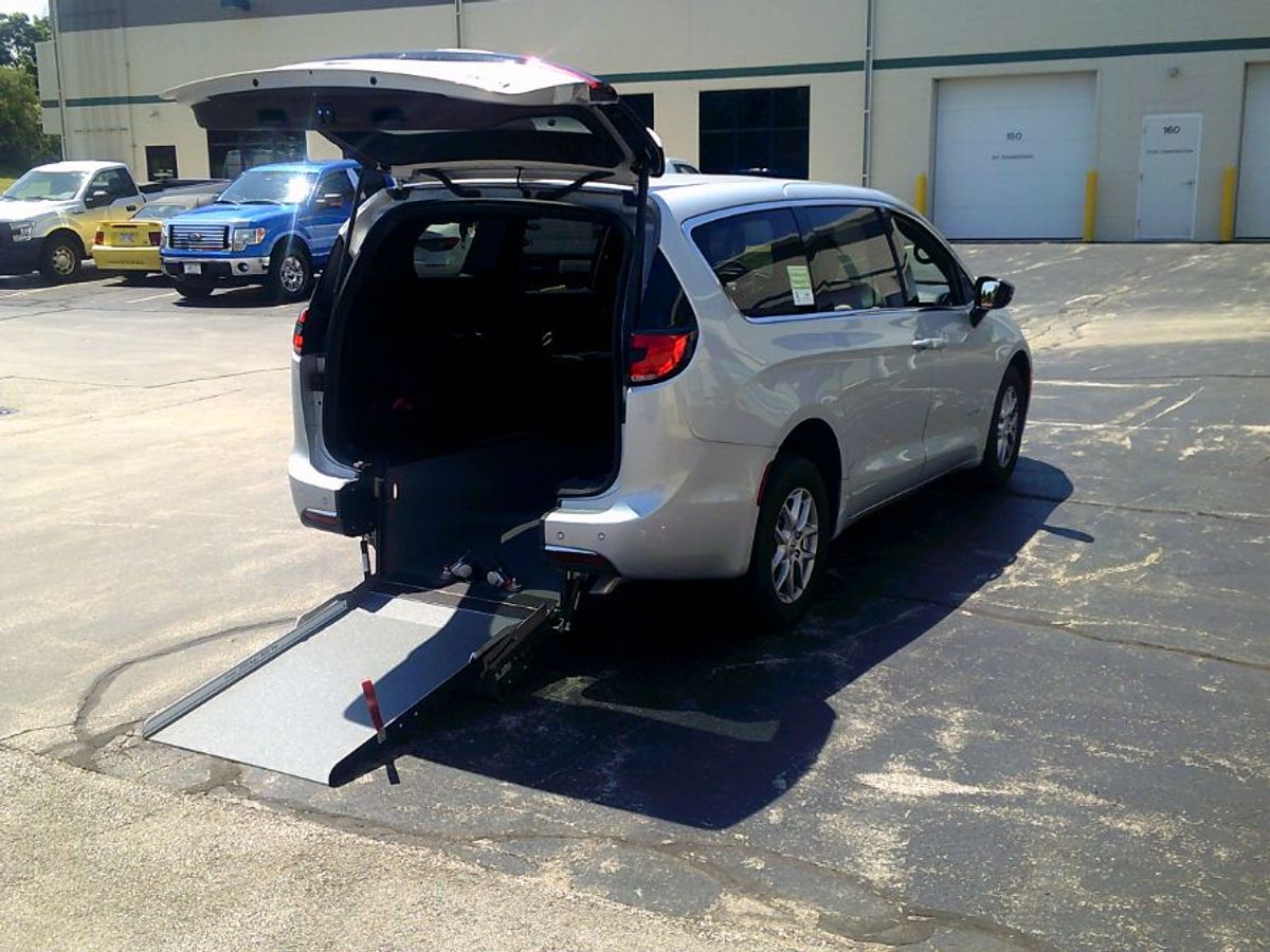 2024 CHRYSLER PACIFICA - Image 2