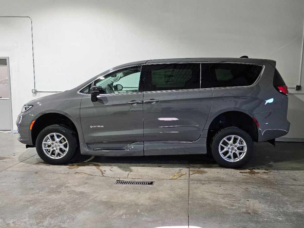 2024 CHRYSLER PACIFICA - Image 7