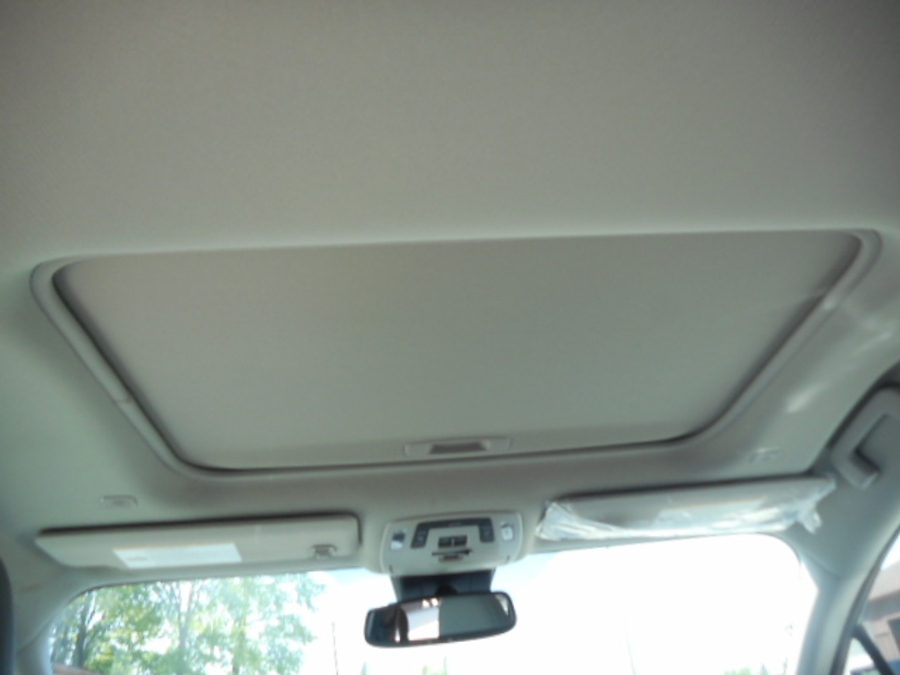 Black Toyota Sienna image number 15