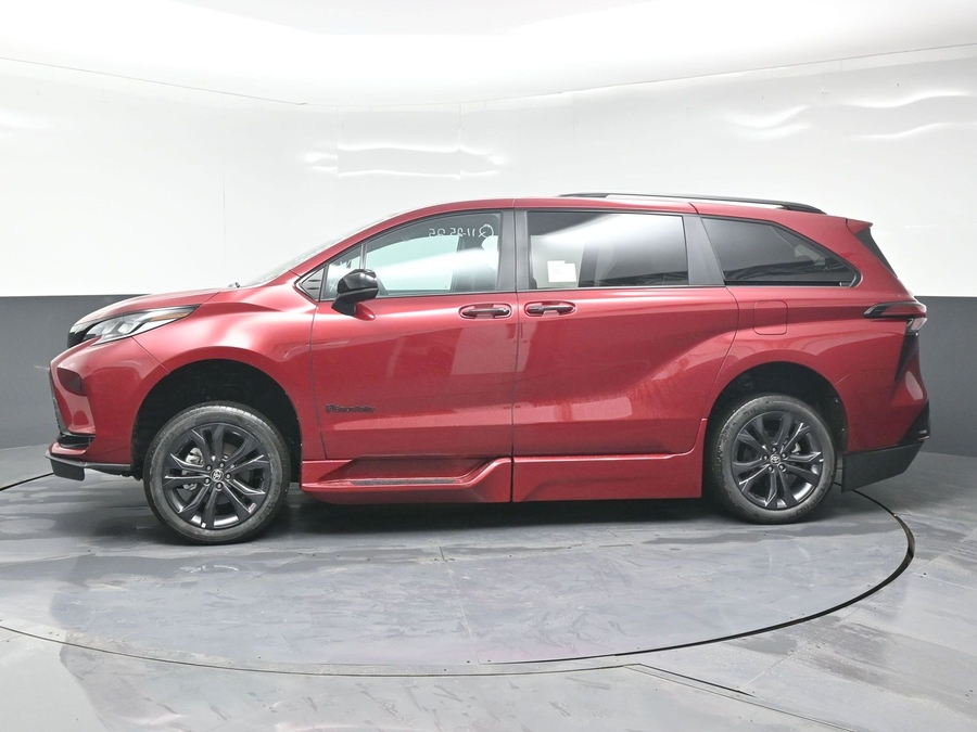 New 2025 Toyota Sienna Hybrid XSE Sport - BraunAbility Side Entry Entry Fold Out Automatic Ramp