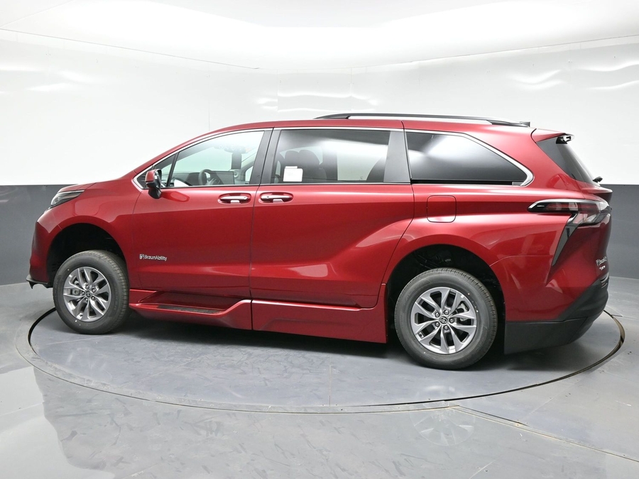 New 2026 Toyota Sienna Hybrid XLE Add - BraunAbility Side Entry Entry In Floor Automatic Ramp