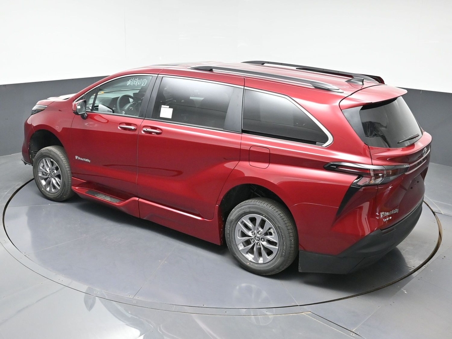 New 2026 Toyota Sienna Hybrid XLE Add - BraunAbility Side Entry In Floor Automatic Ramp