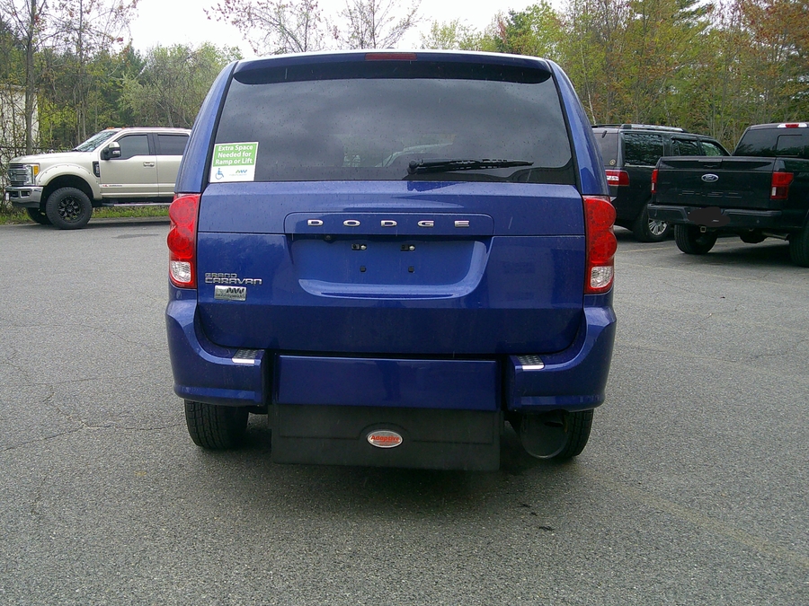 Blue Dodge Grand Caravan image number 5