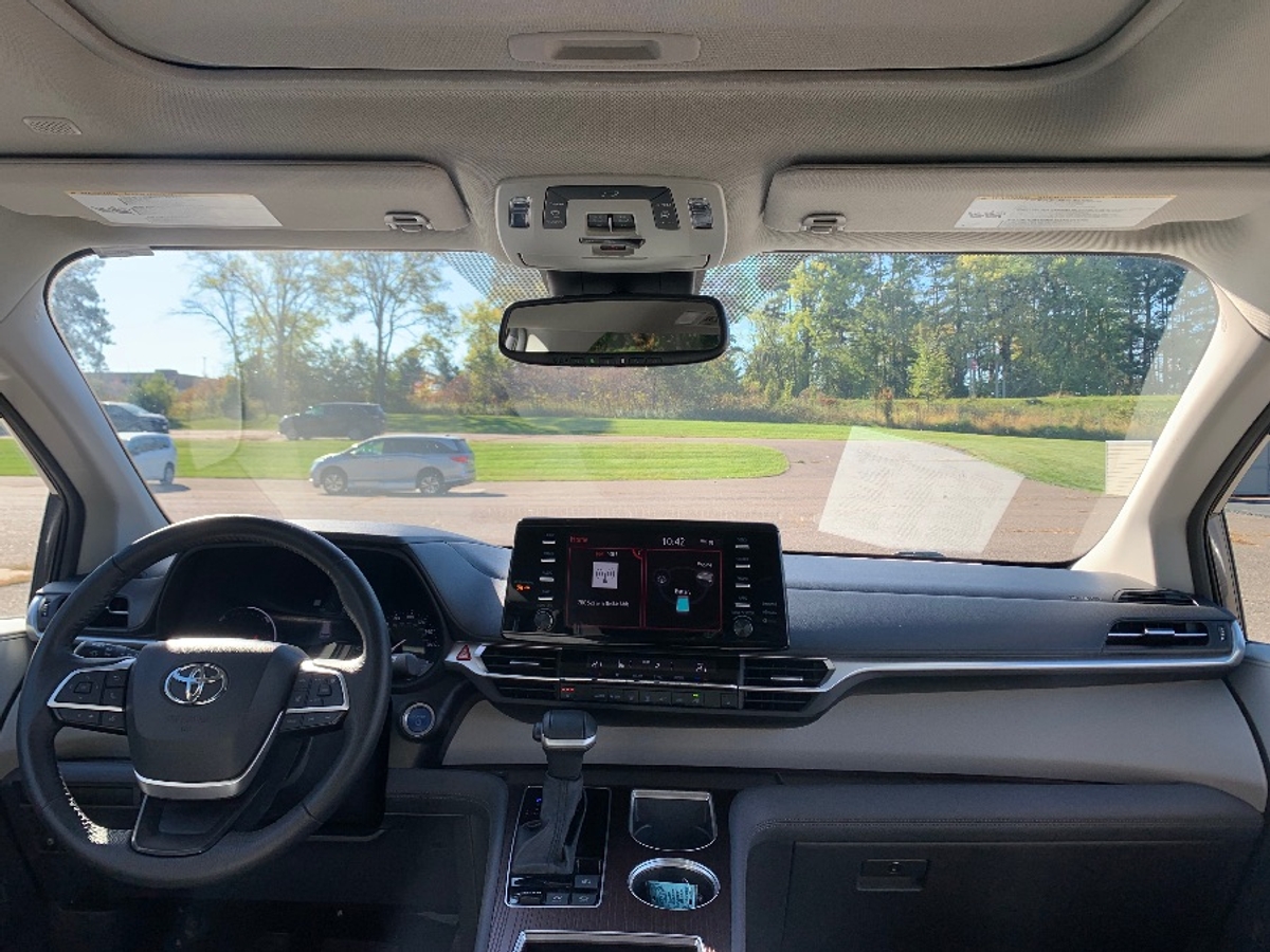 2024 TOYOTA SIENNA - Image 11
