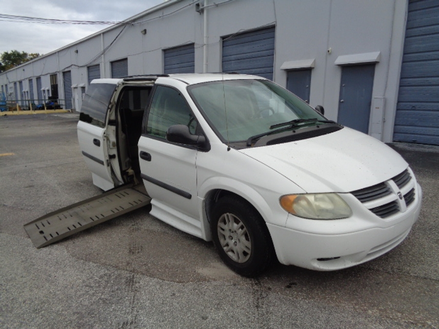 2005 Dodge Grand Caravan SE