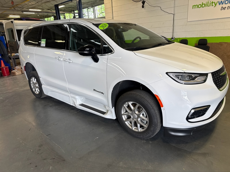 White Chrysler Pacifica image number 2