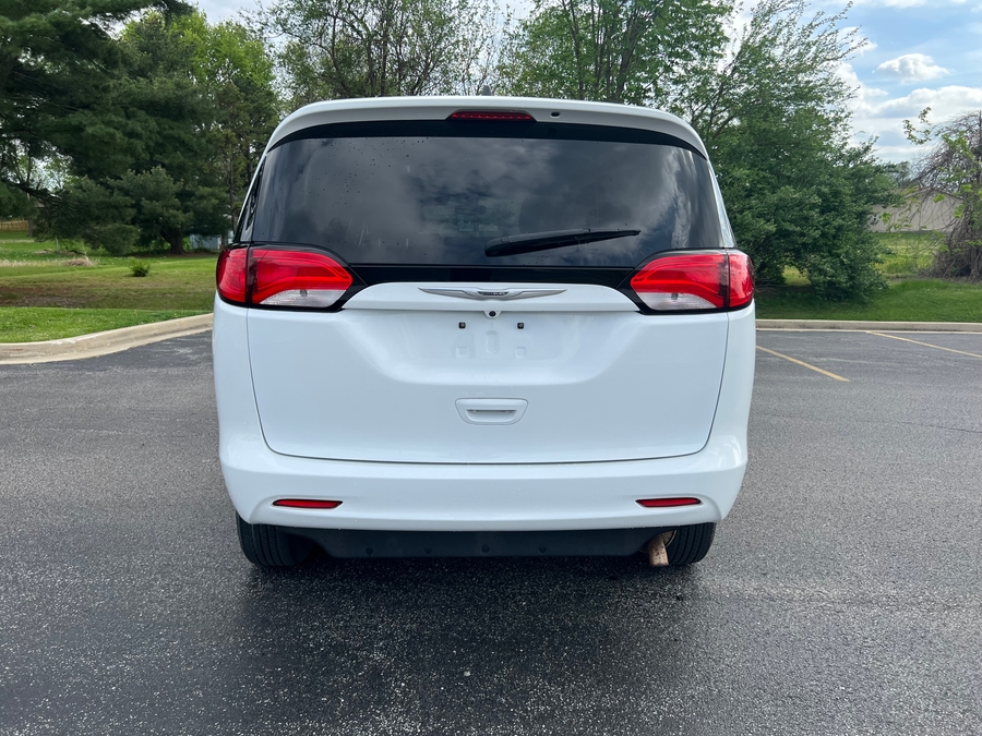 Used 2021 Chrysler Voyager LXi - BraunAbility Commercial Side Entry Entry Fold Out Manual Ramp
