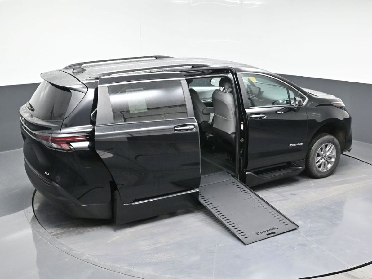 Black Toyota Sienna image number 10