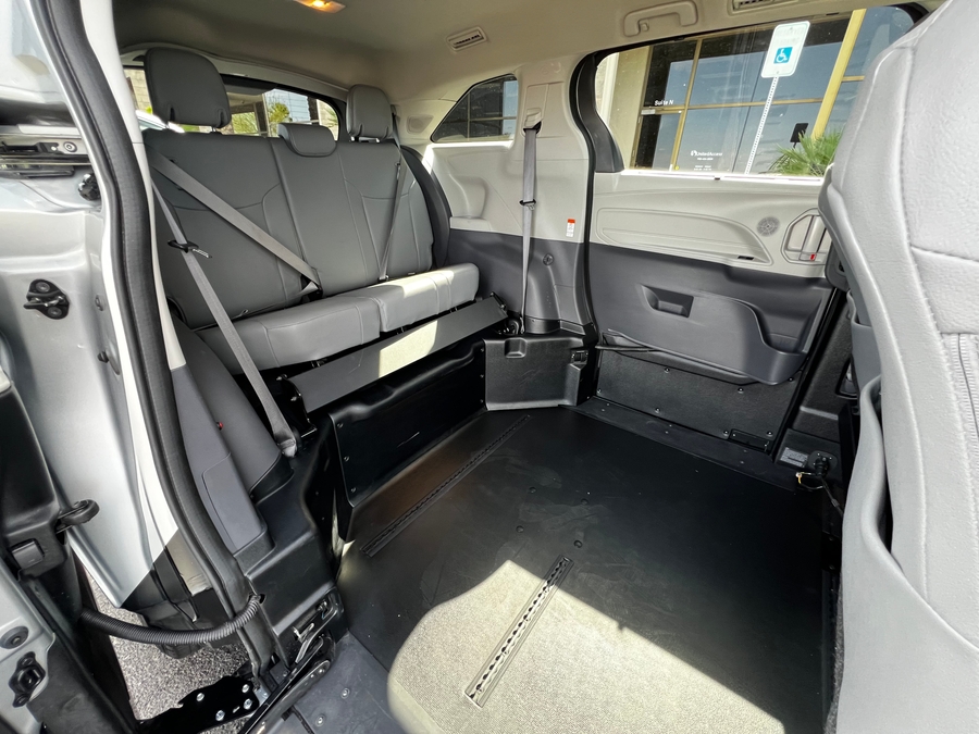 Used 2024 Toyota Sienna XLE - BraunAbility Side Entry Entry Fold Out Automatic Ramp