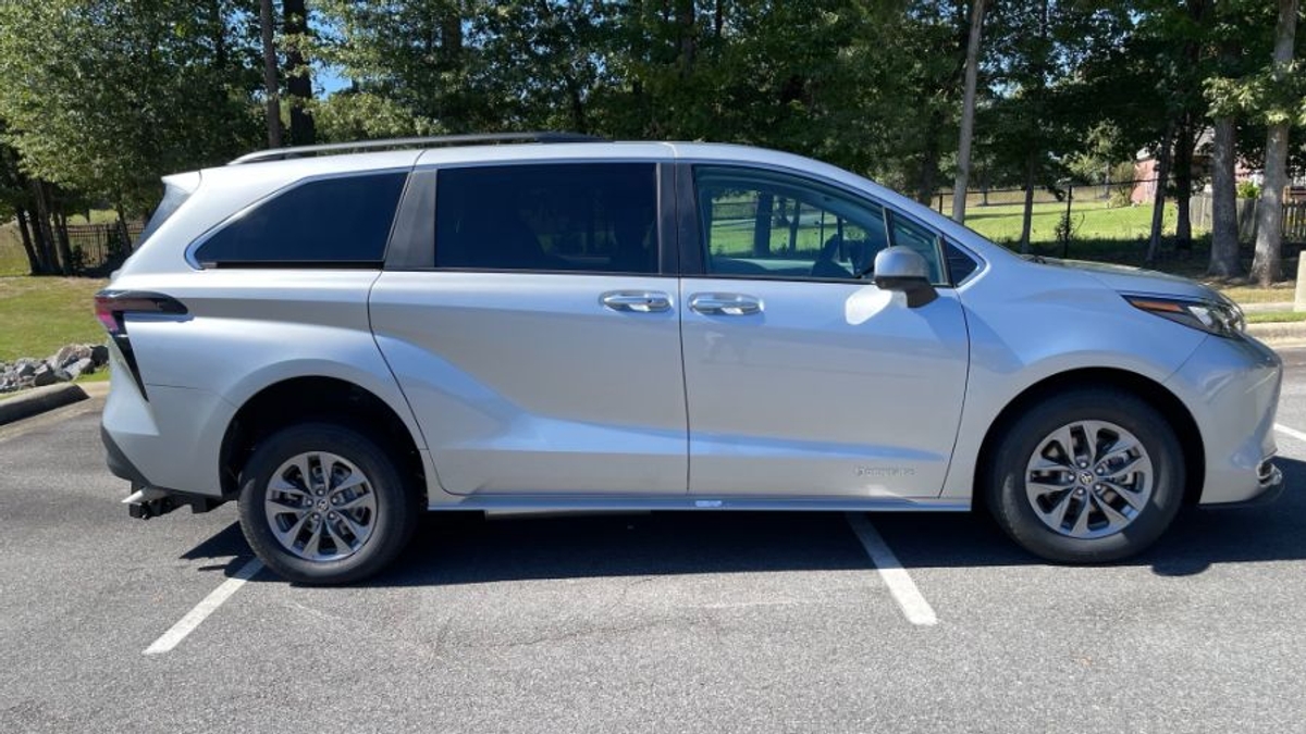 2024 TOYOTA SIENNA - Image 3