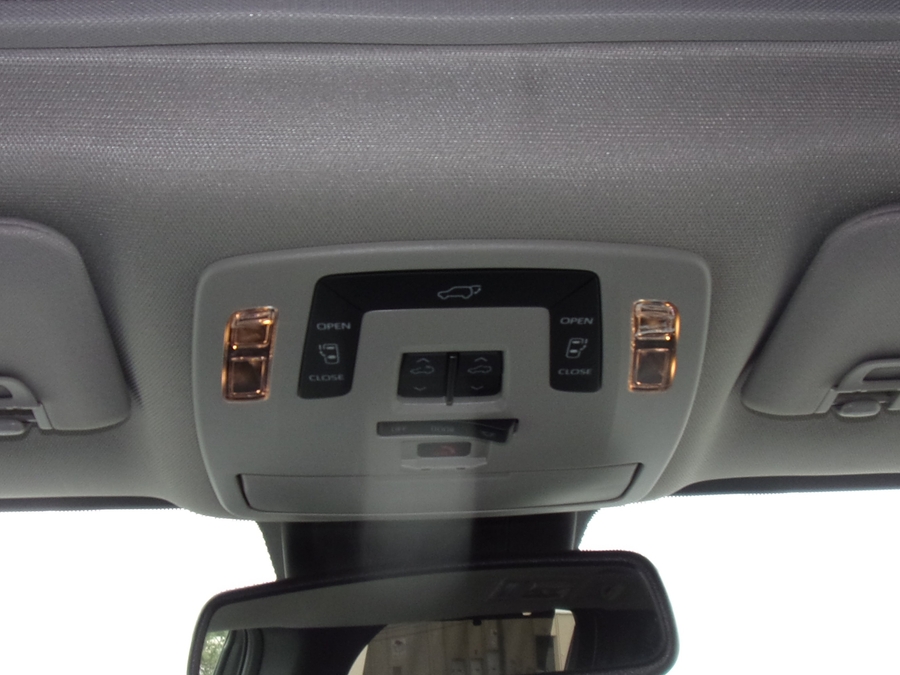 White Toyota Sienna image number 12