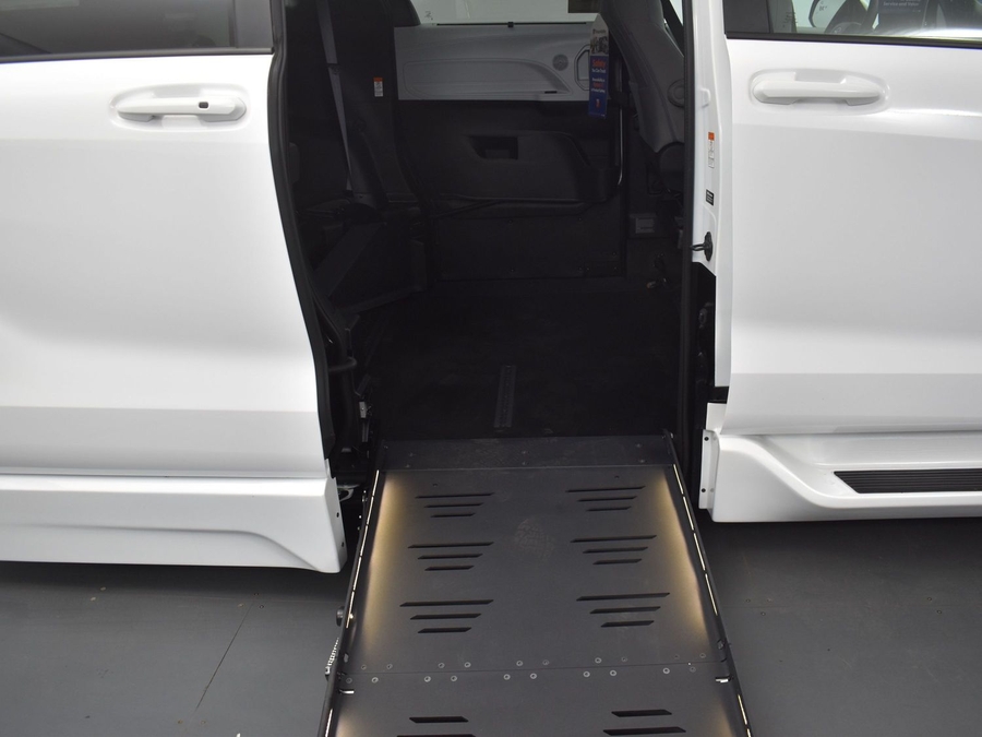 New 2025 Toyota Sienna Hybrid LE - BraunAbility Side Entry Entry Fold Out Automatic Ramp