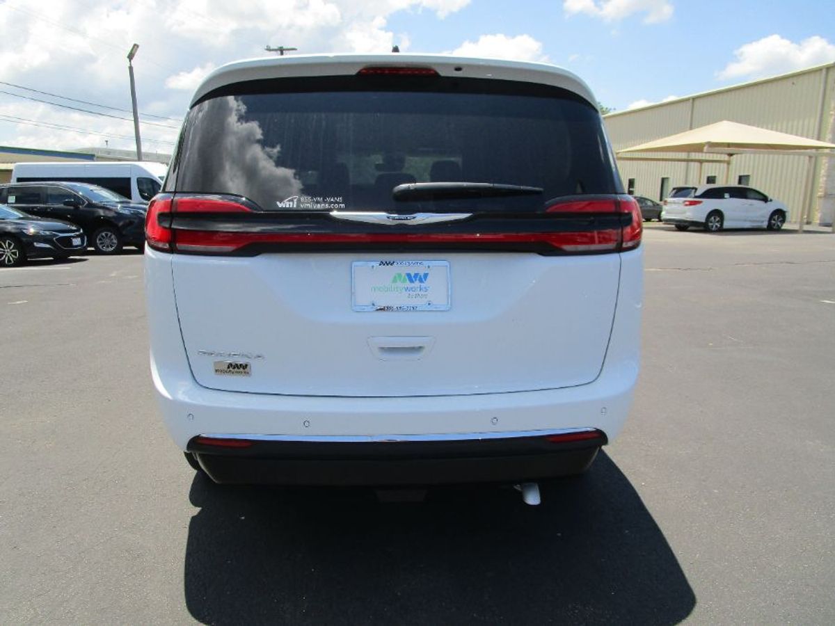 2023 CHRYSLER PACIFICA - Image 6