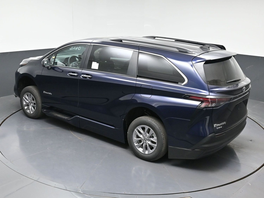 New 2026 Toyota Sienna Hybrid XLE Add - BraunAbility Side Entry Fold Out Automatic Ramp
