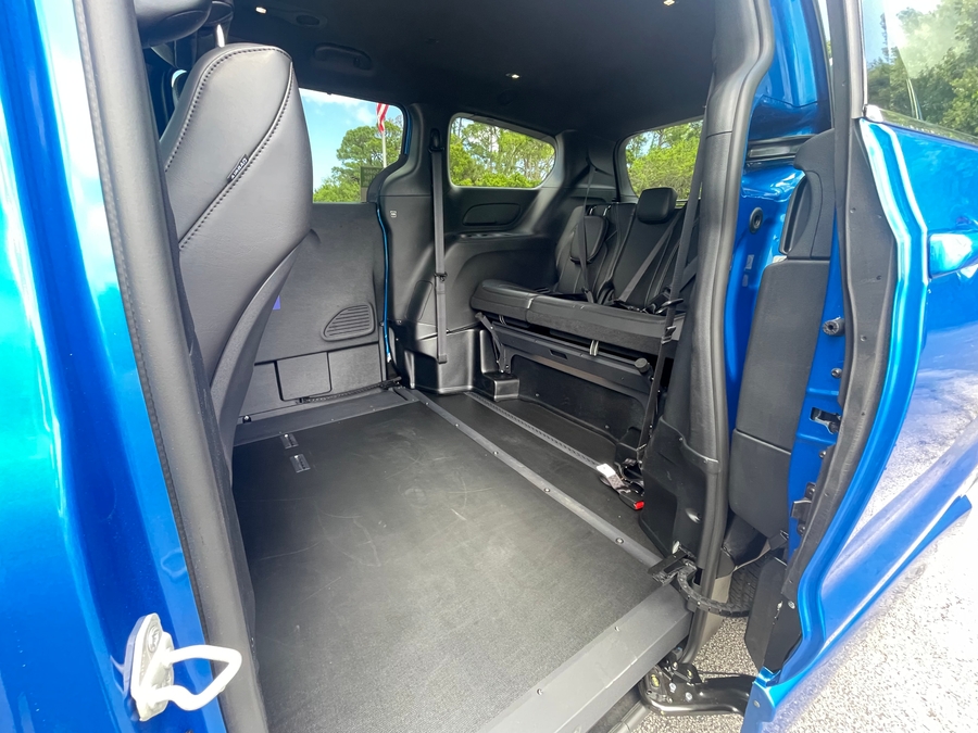 Blue Chrysler Pacifica image number 11