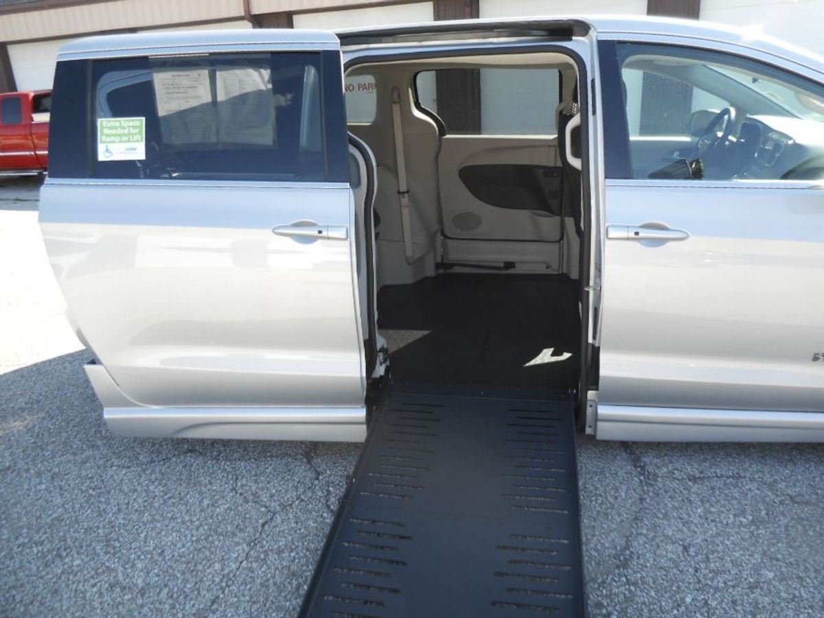 2022 CHRYSLER VOYAGER - Image 2