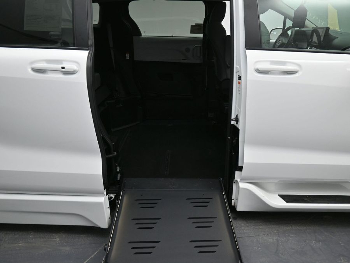 2025 TOYOTA SIENNA - Image 21