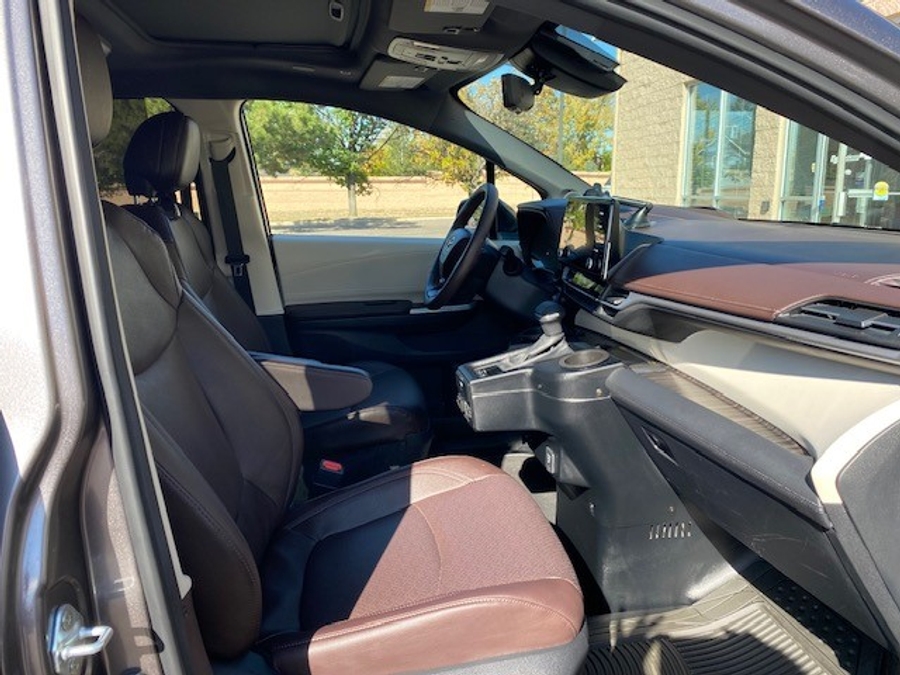 Used 2024 Toyota Sienna Hybrid Platinum - BraunAbility Side Entry Entry Fold Out Automatic Ramp