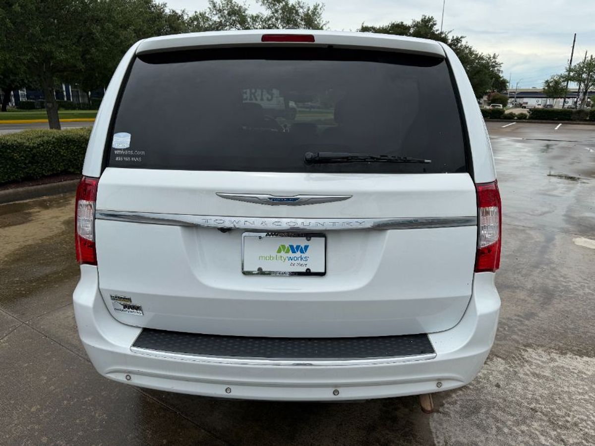 Número de imagen de Chrysler Town and Country blanco 3