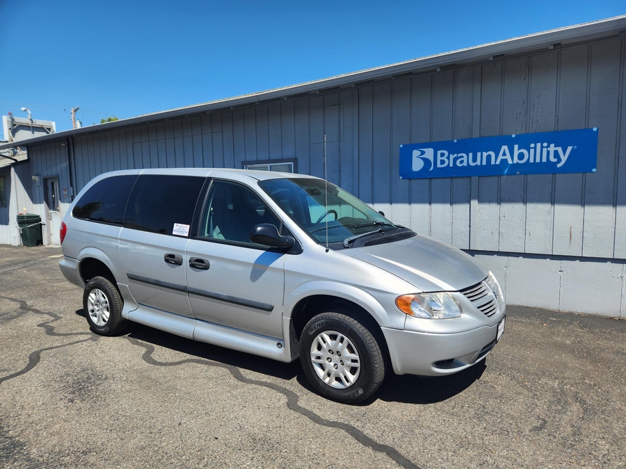 Used 2005 Dodge Grand Caravan SE - VMI Side Entry In Floor Automatic Ramp