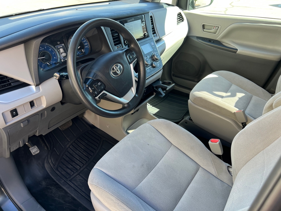 Used 2019 Toyota Sienna L -  Rear Entry Entry Fold Out Manual Ramp