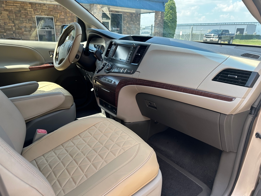 Used 2013 Toyota Sienna XLE Base - VMI Side Entry Entry In Floor Automatic Ramp