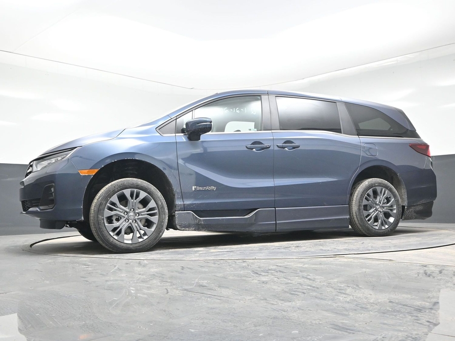 New 2026 Honda Odyssey Touring - BraunAbility Side Entry Entry In Floor Automatic Ramp